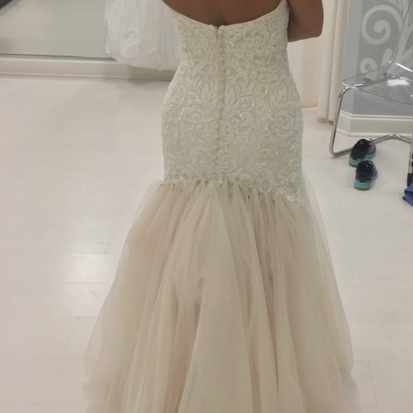 WEDDING DRESS - Picture 3 of 5